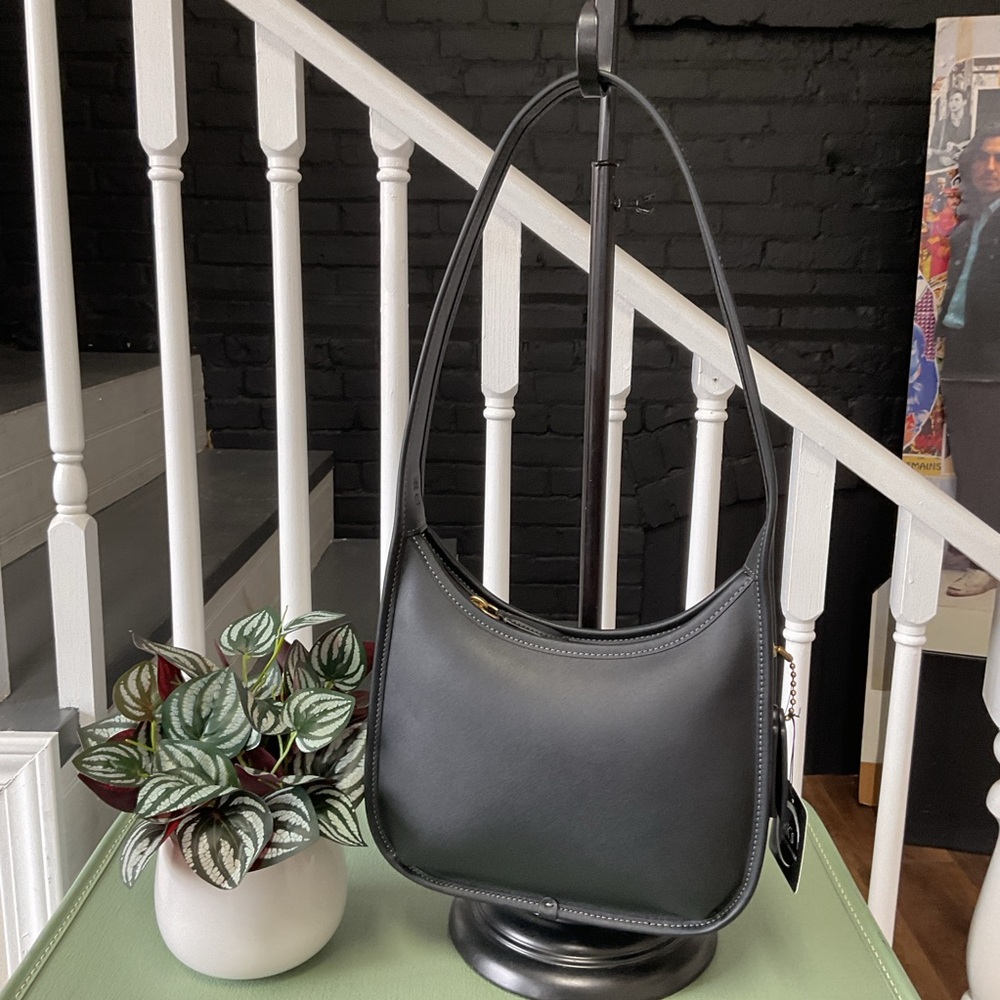 SOLD
Coach NWT Curve Zip Shoulder Bag Black Leather Minimalist 90s Baguette